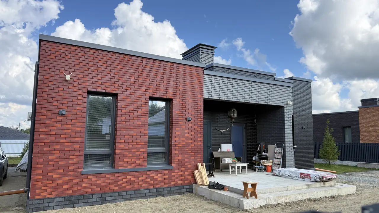 Дом с плоской кровлей 140 м² из красного клинкера под ключ в Магнитогорске — Клинкер-140
